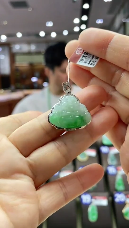 颈饰18K金镶嵌翡翠佛公