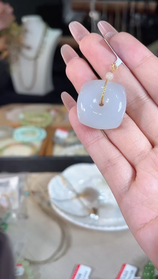 和田玉18K金镶嵌吊坠(不含链)多样性发货其一