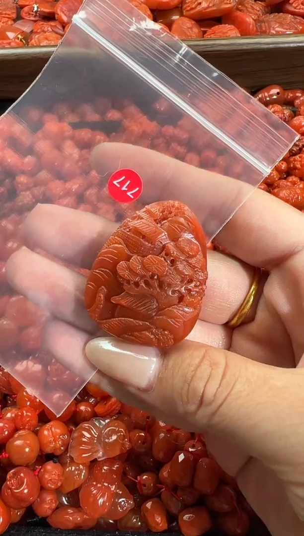 颈饰未镶嵌南红玛瑙?****?1