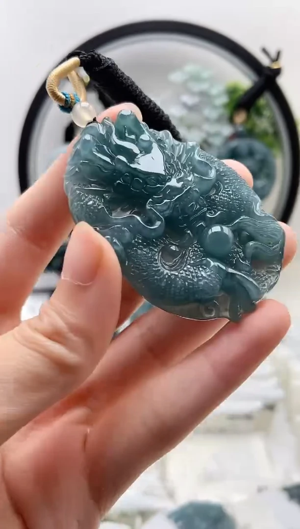 翡翠未镶嵌颈饰龙牌HL