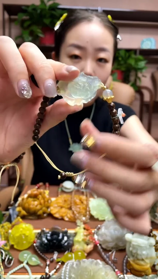 未镶嵌岫玉手牌多样性发货发其中之一