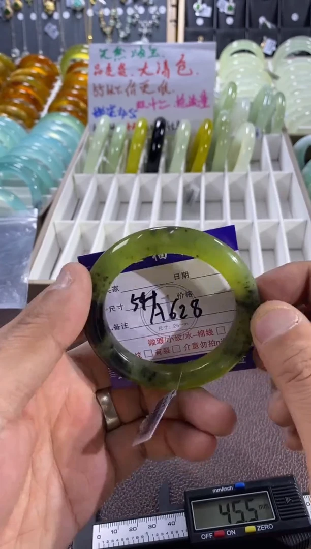 未镶嵌蛇纹石玉手镯1