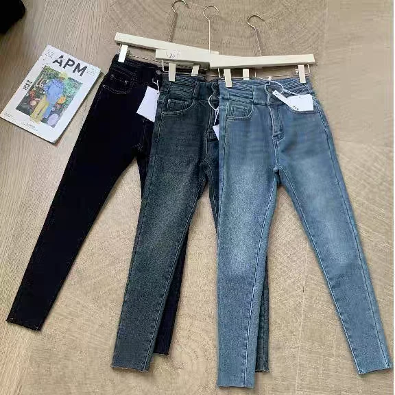 加绒小脚牛仔裤显瘦