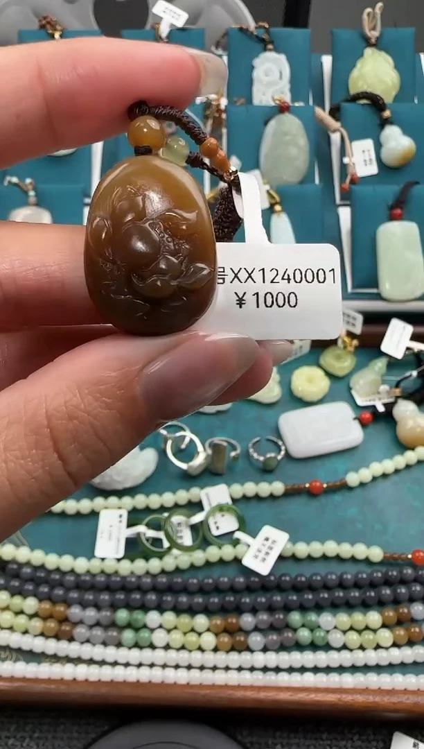 颈饰未镶嵌和田玉吊坠 XX