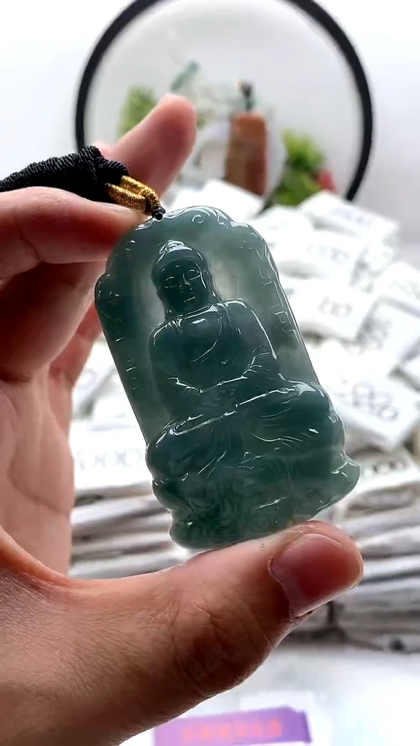 翡翠未镶嵌颈饰大日如来