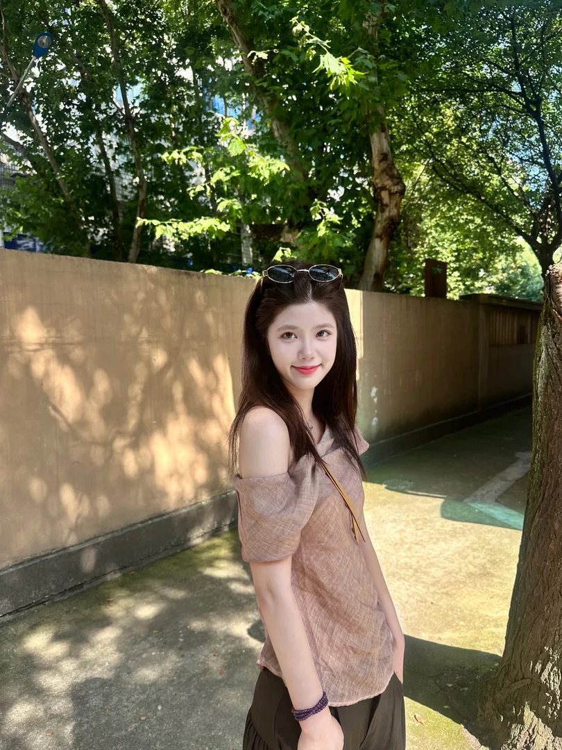 202夏季新款法式复古设计感斜肩上衣搭配休闲百搭阔腿裤两件套女