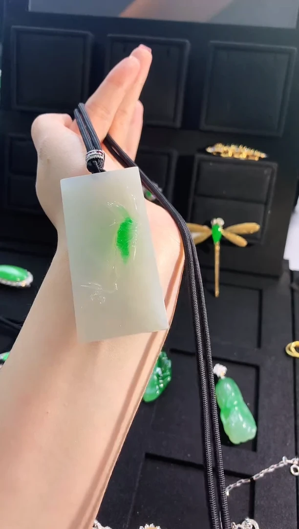 【闪购商品】翡翠颈饰未镶嵌吊坠