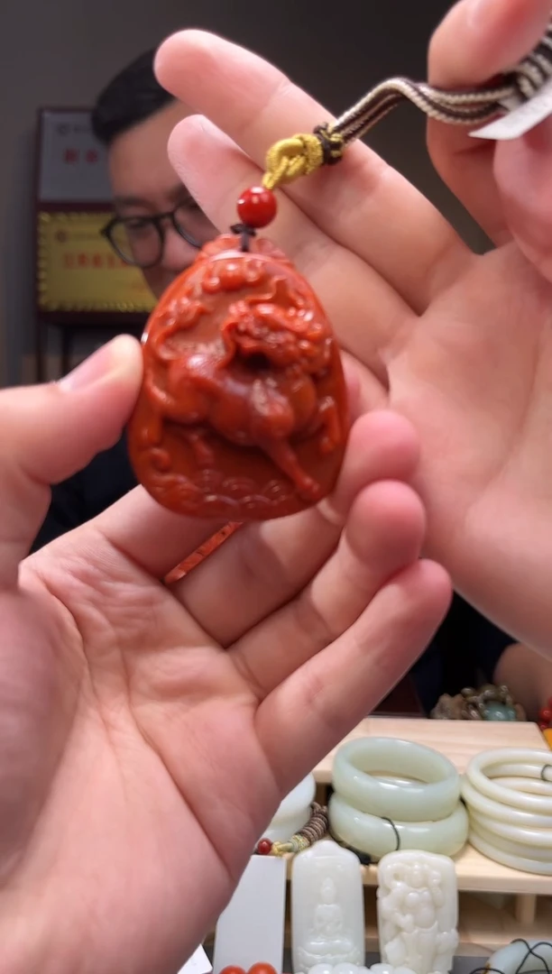 颈饰未镶嵌南红玛瑙吊坠