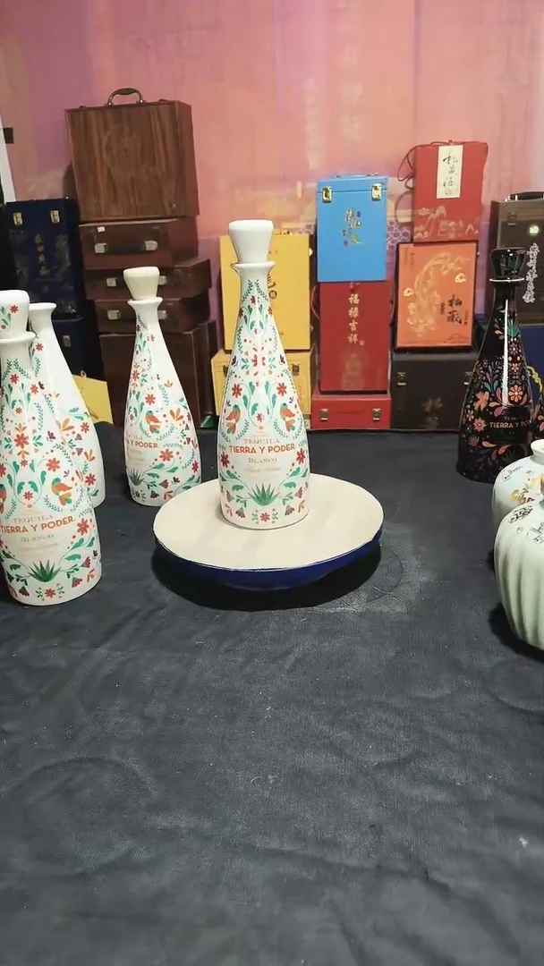 1个1.5斤白色陶瓷空酒瓶