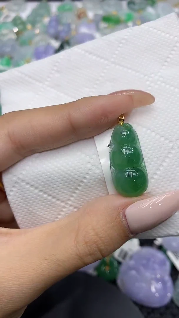 颈饰18K金镶嵌翡翠111111111111