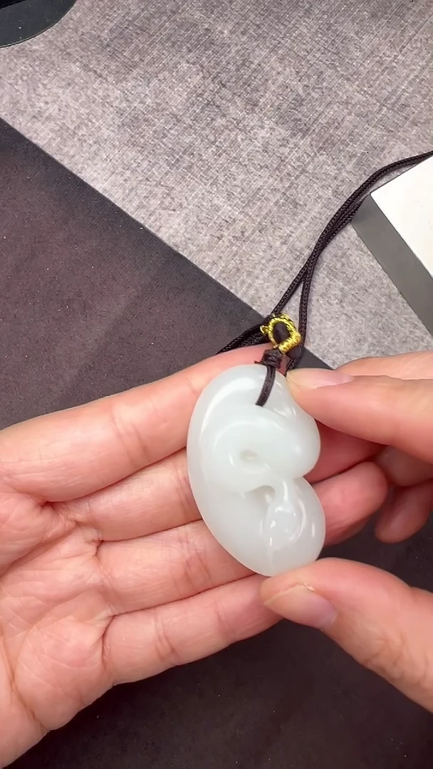 【闪购商品】和田玉吊坠(不含链)未镶嵌蛇籽