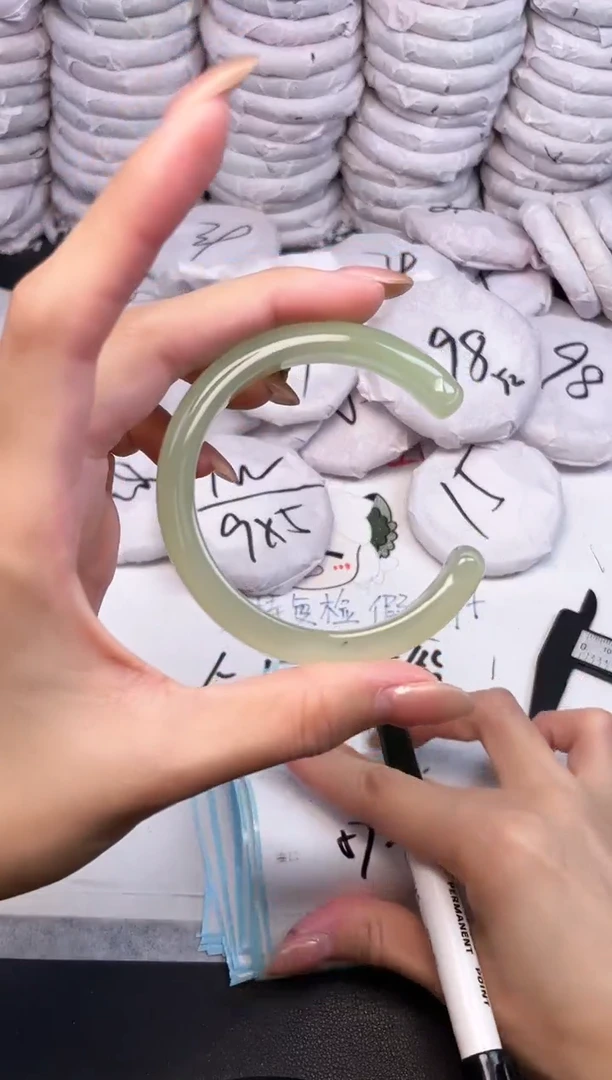 手镯玛瑙/玉髓未镶嵌60