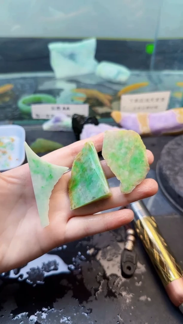 翡翠未镶嵌颈饰天然翡翠026