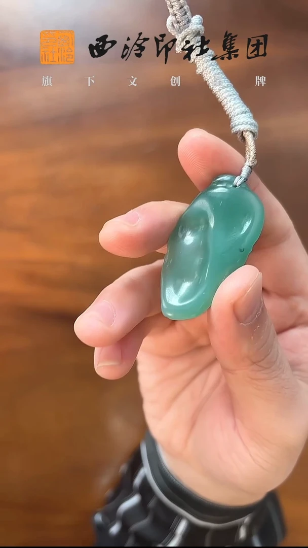 01湖蓝雅安绿雕叶面挂件把件