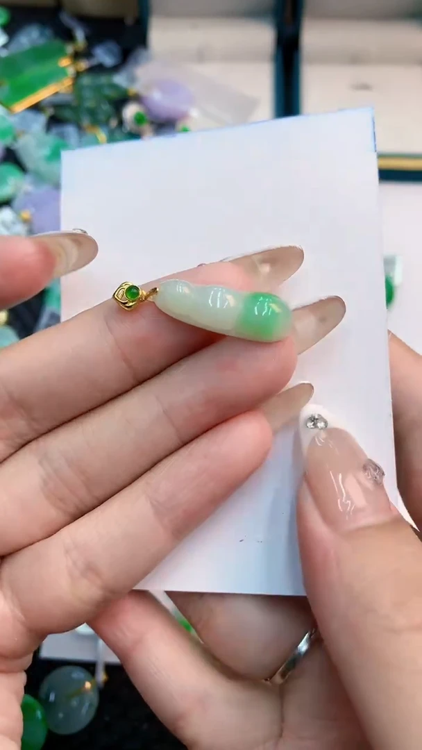 翡翠未镶嵌吊坠(不含链)1