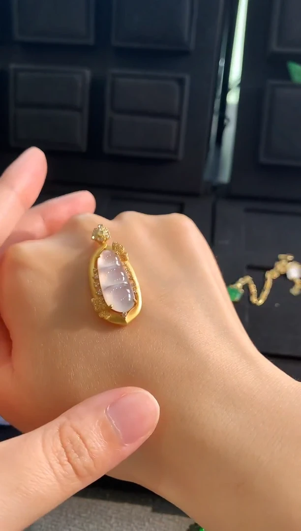 【闪购商品】翡翠颈饰18K金镶嵌吊坠