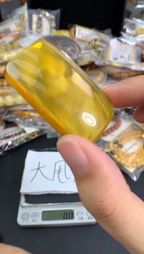 蜜蜡未镶嵌珠宝奇石174