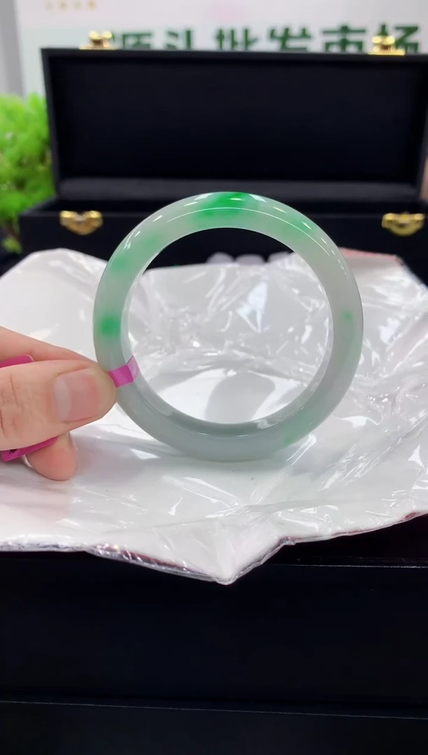 翡翠手镯未镶嵌手镯