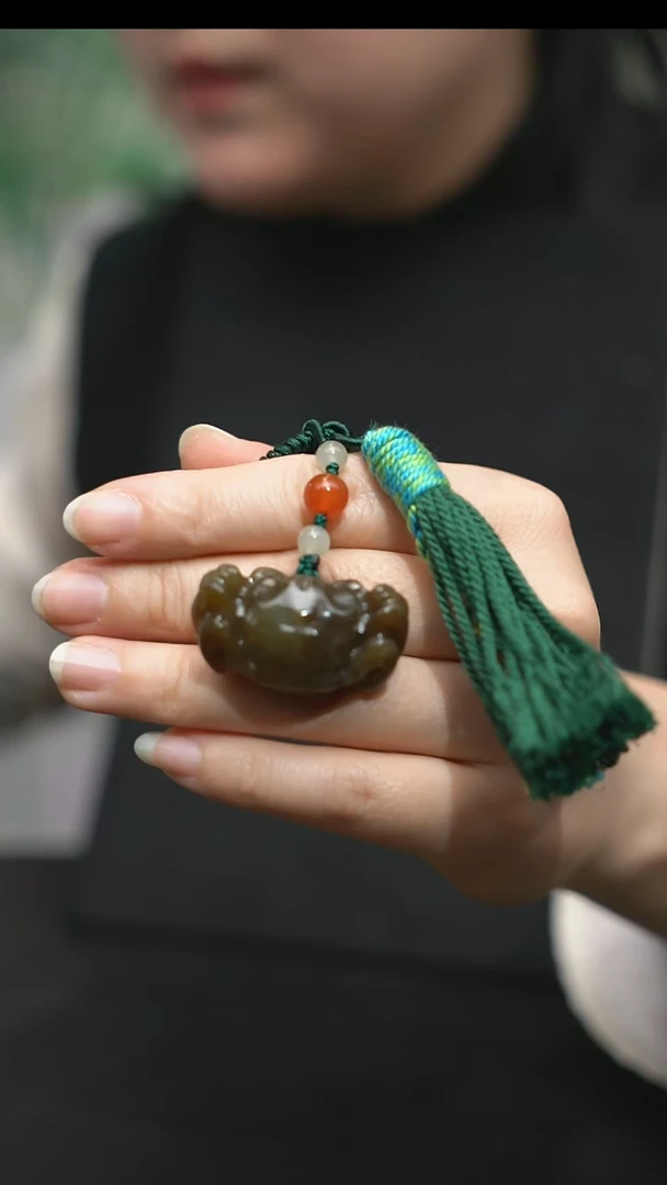 颈饰未镶嵌和田玉螃蟹