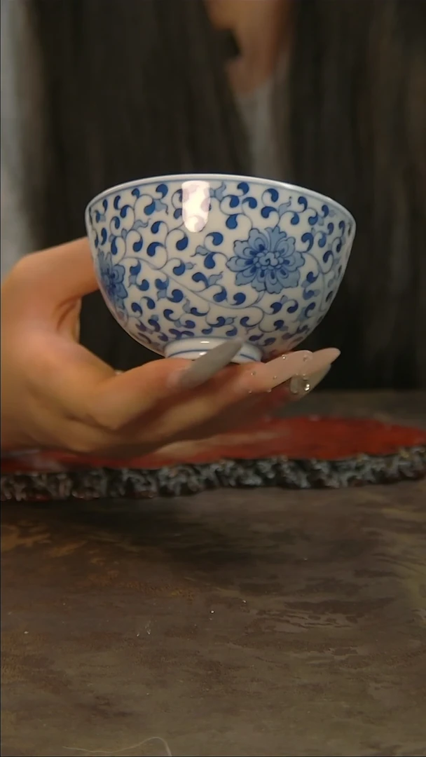 【闪购商品】青花手绘缠枝莲主人杯