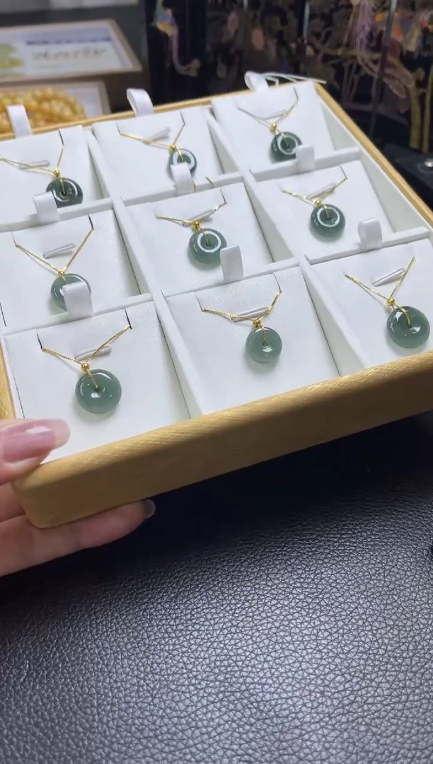 【闪购商品】翡翠吊坠(赠链)未镶嵌K55多样性发一件【小】