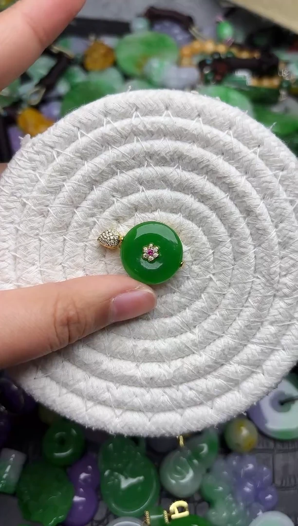 颈饰未镶嵌翡翠缅甸翡翠吊坠