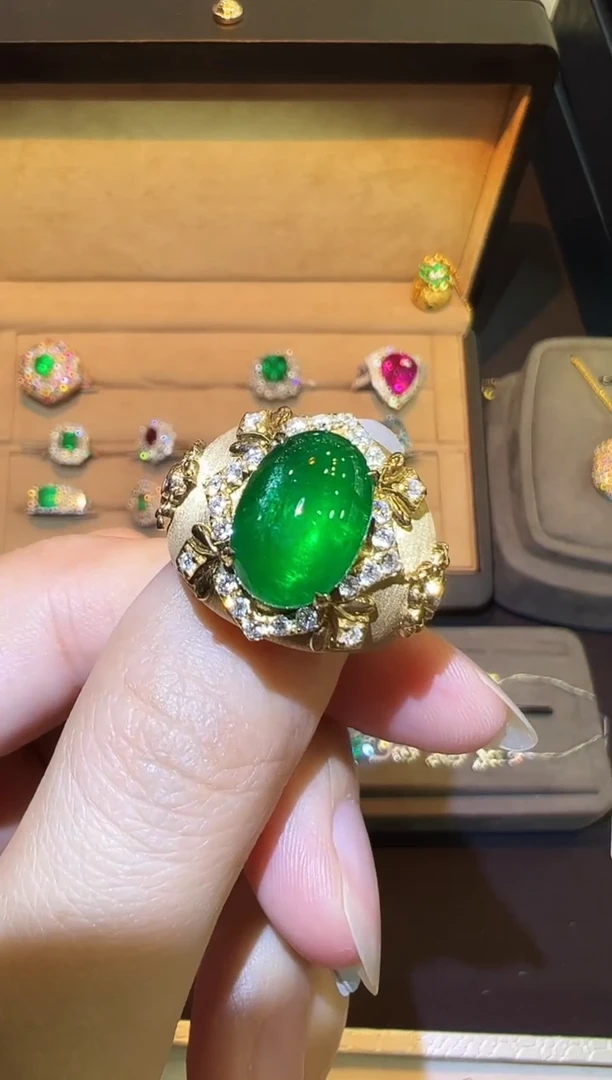 18K金镶嵌戒指祖母绿5.18ct