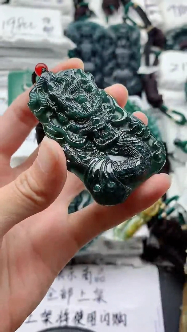 翡翠未镶嵌颈饰8888