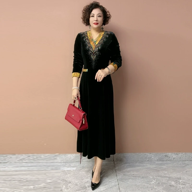 言气质妈妈收腰连衣裙2025春季新款中年妈妈大码时尚减龄丝绒长裙