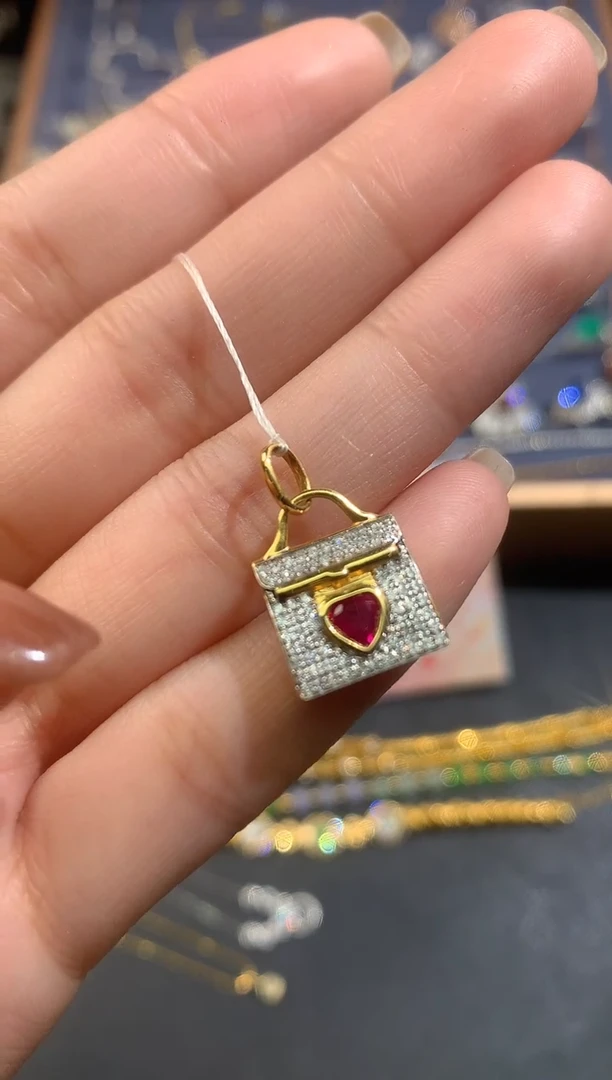 18K金镶嵌吊坠红宝石吊坠A144|4800