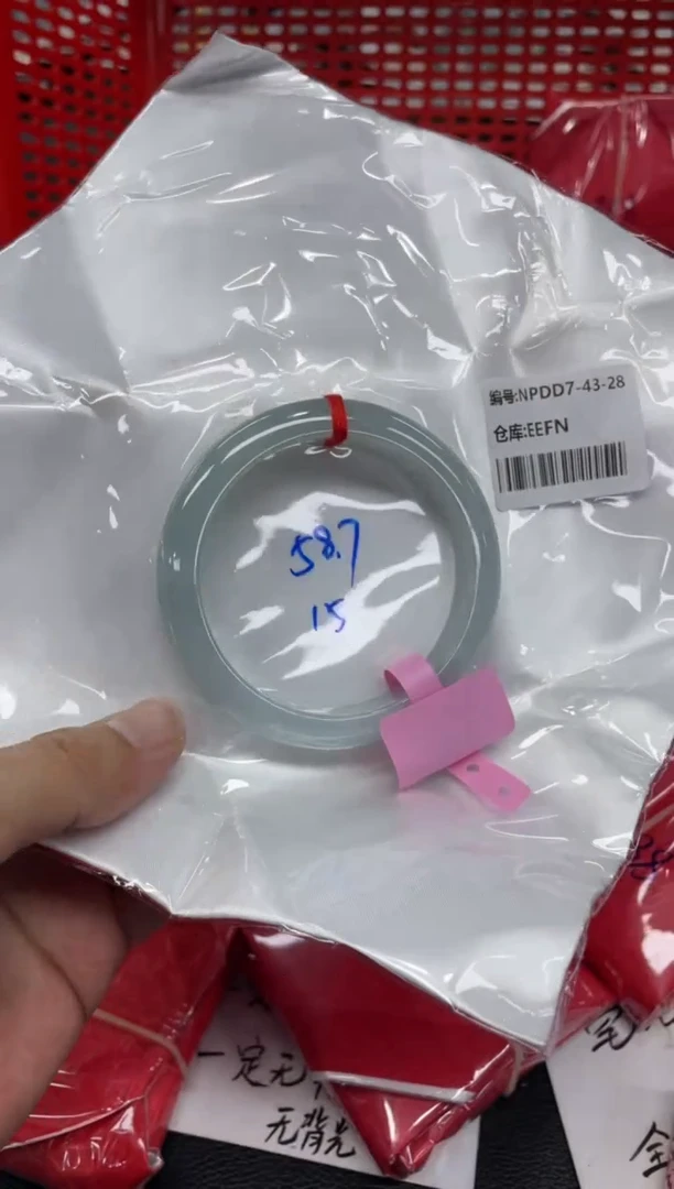 翡翠手镯未镶嵌翡翠手镯