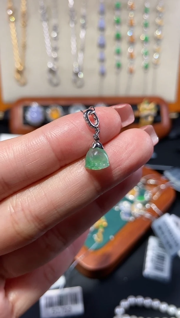 【闪购商品】翡翠颈饰18K金镶嵌吊坠