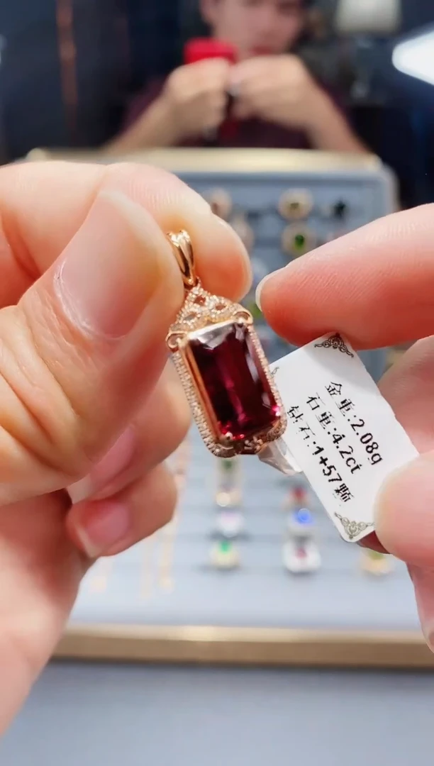 18K金镶嵌颈饰碧玺4.2..