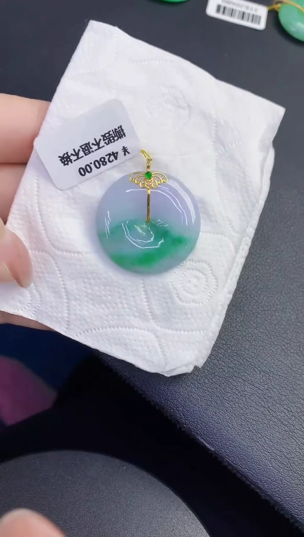 颈饰18K金镶嵌翡翠缅甸天然翡翠a货