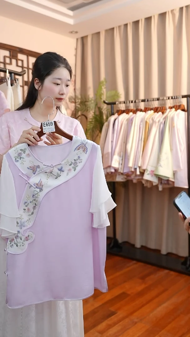刺绣阅聆刺绣新中式非遗服饰