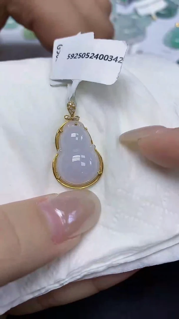 翡翠18K金镶嵌颈饰天然缅甸翡翠A货