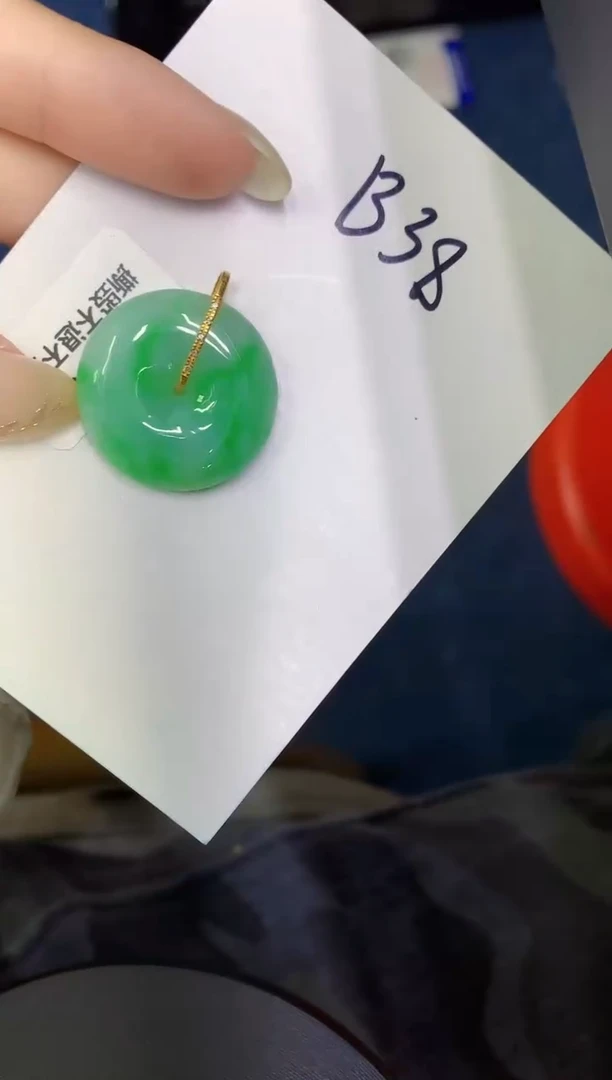 翡翠18K金镶嵌颈饰缅甸天然翡翠A货