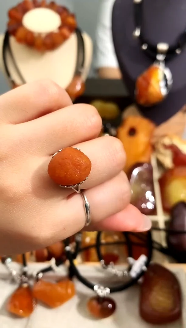 未镶嵌琥珀裸石似玉