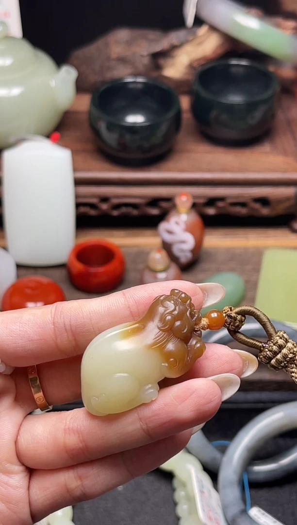 和田玉未镶嵌吊坠(不含链)且末金山糖白 貔貅9008086