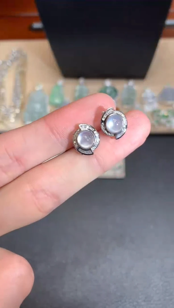 【闪购商品】翡翠耳饰18K金镶嵌蛋面【无服务费】