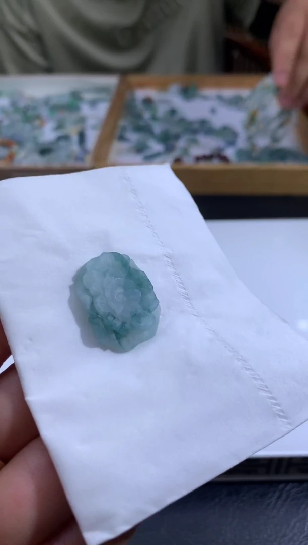 未镶嵌定制翡翠马*蓉翡翠