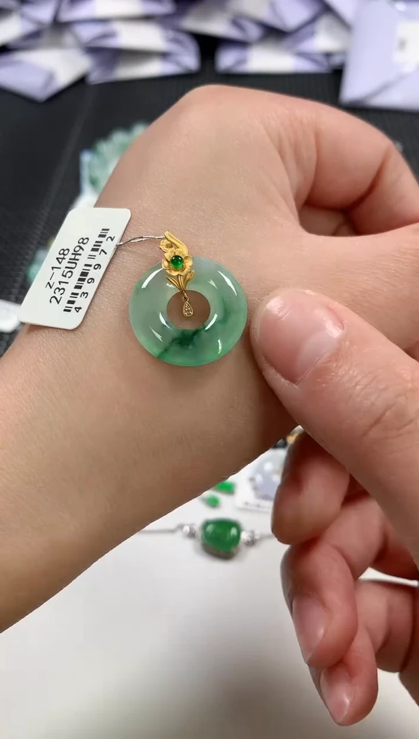 颈饰18K金镶嵌翡翠45