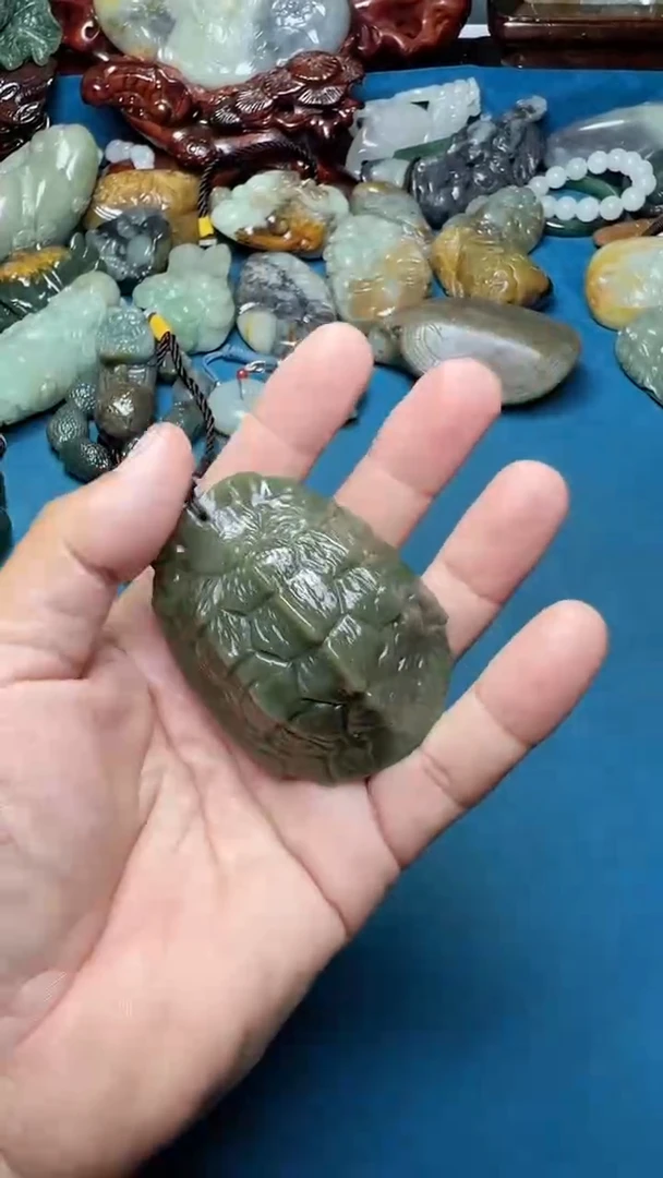 和田玉未镶嵌把件-