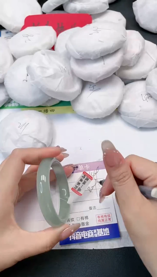 【闪购商品】石英质玉手镯未镶嵌149-56