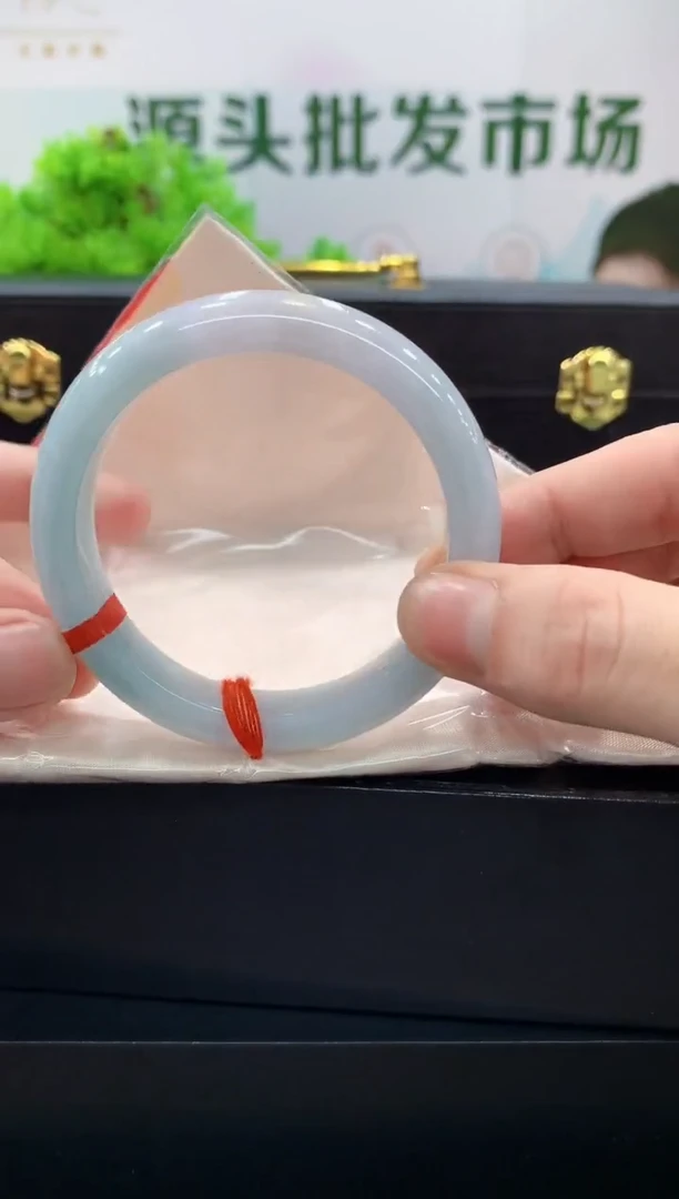 翡翠手镯未镶嵌手镯