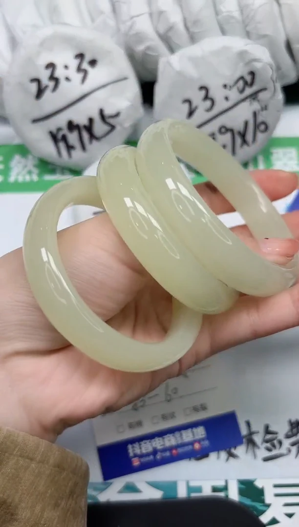 【闪购商品】石英质玉手镯未镶嵌K212-53/60