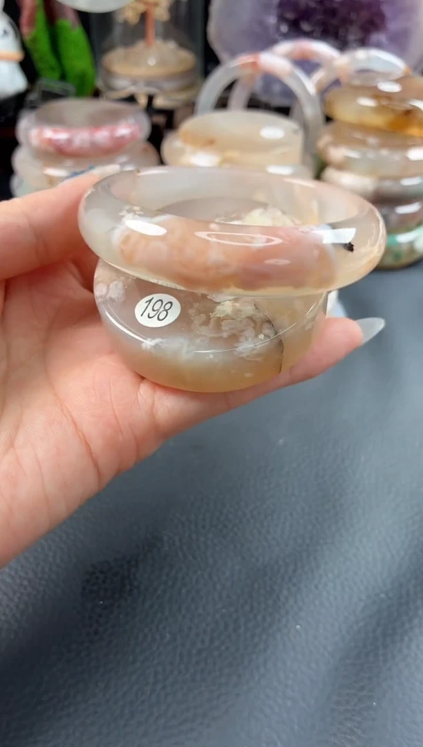未镶嵌手镯（圆镯）石英质玉58