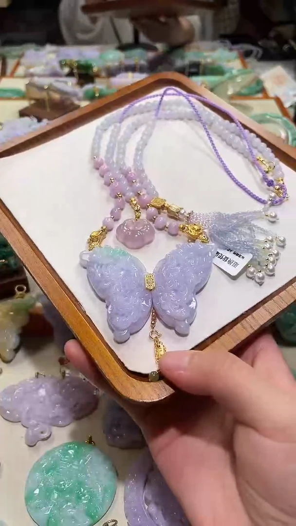 翡翠未镶嵌颈饰吊坠