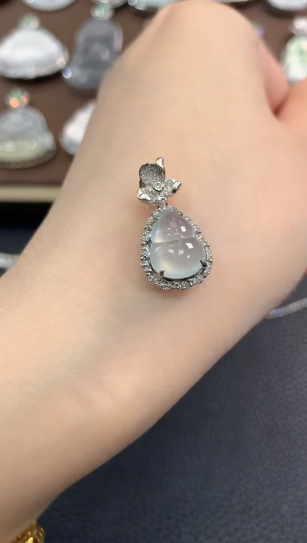 翡翠18K金镶嵌吊坠(不含链)春日珠宝 B49