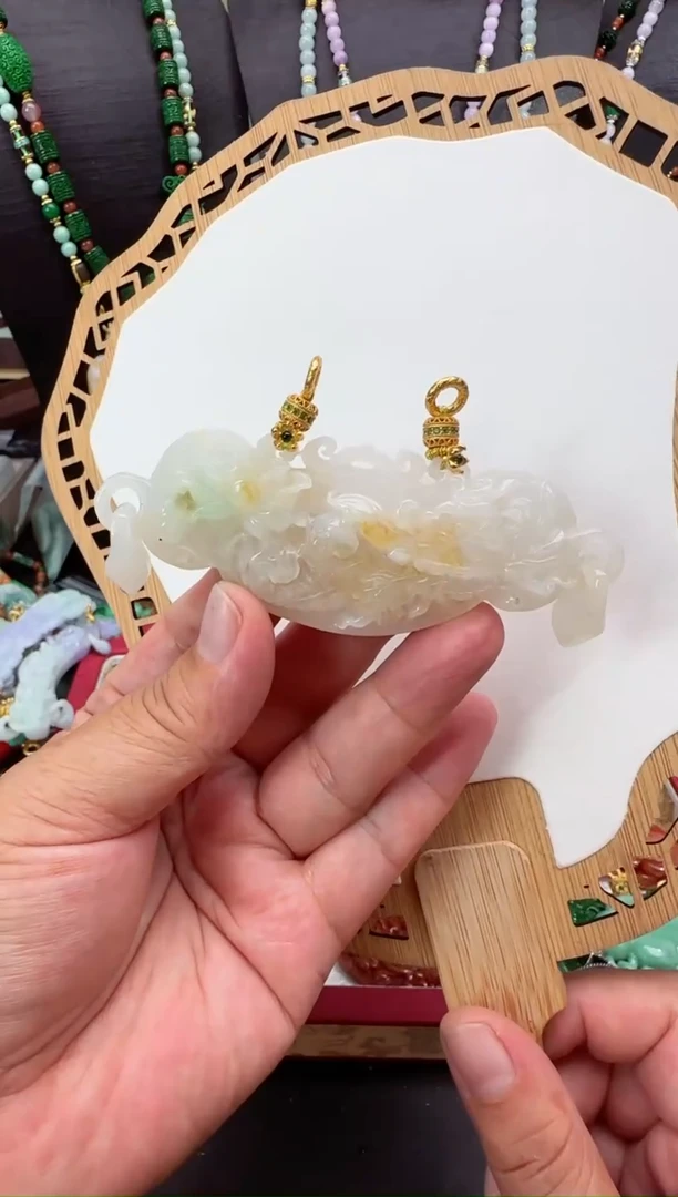 颈饰未镶嵌翡翠吊坠